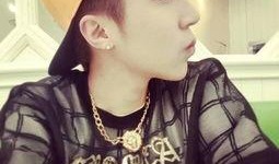 吃瓜网红头像男生霸气,揭秘吃瓜网红男生霸气头像背后的故事