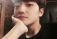 吃瓜网红头像男生霸气,揭秘吃瓜网红男生霸气头像背后的故事